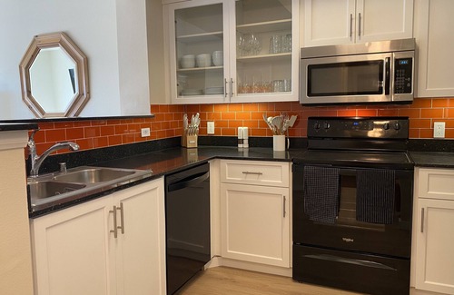 San Diego Condo | Top floor, stunning views, resort amenities, secure parking, walkers' paradise!