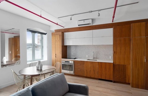 Old Montreal Apartment | Top floor unit - Walking all over the Old Port