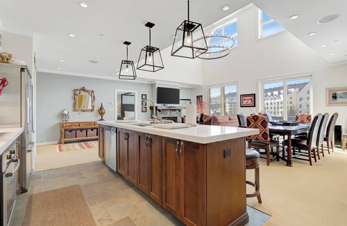 Stratton Mountain Condo | Top Flr Duplex 4BR 4BA - Walk to All @ Stratton Mt