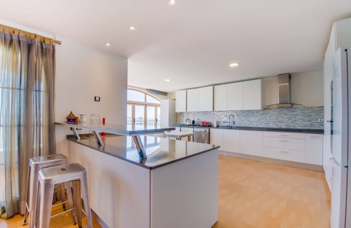 S'Illot-Cala Morlanda Apartment | TOP LOCATION, exclusive, modern apartment right on the beach of S'illot TOP!