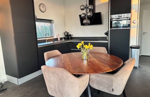 Olburgen House | Top modern chalet 'Refugium' with large garden on the IJssel
