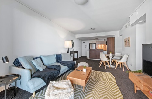 Fortitude Valley Apartment | Top of the Town! 2Bed/2Bath/1Car/Pool/Views ~ CBD