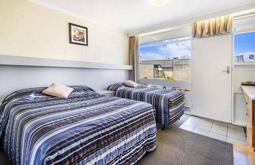 Upper Burnie Hotel | Top of the Town Hotel Motel