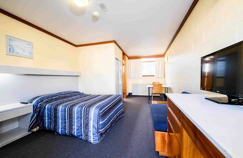 Upper Burnie Hotel | Top of the Town Hotel Motel