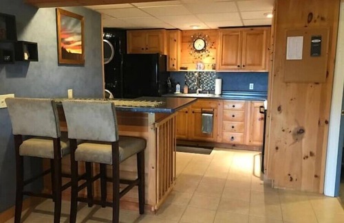 Weare Apartment | Top of the World 2 bedroom apt Pat’s Peak 15 minn