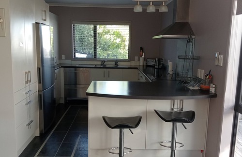 Whakatane House | Top Spot. Very central to town and all amenities. A 10 minute drive to Ohope,