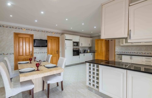 Olhos D'Agua Villa | Top Villa with large pool, in Albufeira, walking distance to the beach