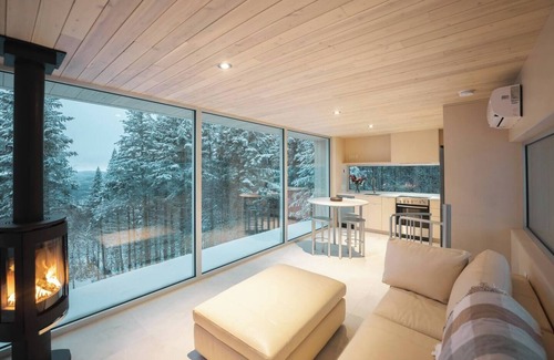 Lac Beauport Ski Chalet | TOPAZ - Panoramic View with Spa Near Quebec City