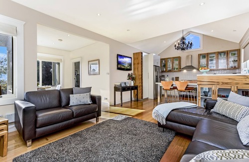 West Launceston Apartment | Topiary Haven