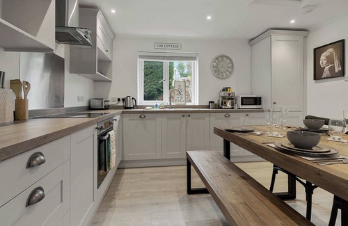 Newton Saint Cyres House | Tor Cottage -Private Hot Tub & Communal Swimming Pool with Fishing nearby