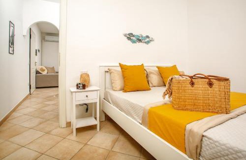 Porto Pozzo Apartment | TORO FLAT III 15' Palau, PRIVATE GARDEN & FREE PARKING