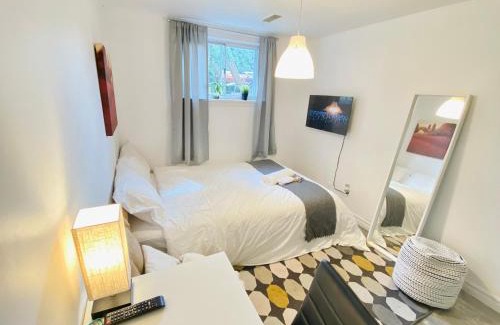 Woodbine Gardens Bed & Breakfast | Toronto Bed & Breakfast - Free parking