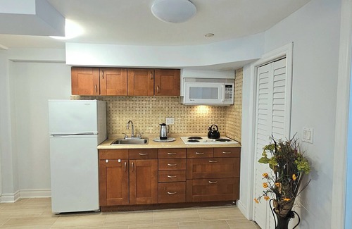Junction Triangle Apartment | Toronto Downtown Comfy Studio Lansdowne Subway