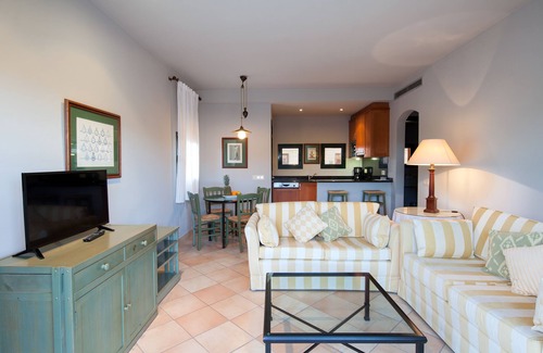 Navata Apartment | Torremirona Aparthotel Vila Birdie