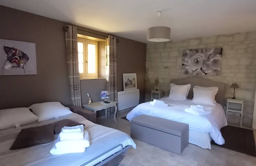Les Ulmes Bed & Breakfast | Toucan, 25m² air-conditioned room on first floor, separate entrance