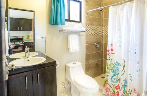 Parrita House | Toucan Villa Newer with WiFi & Pool - Digital Nomad Friendly
