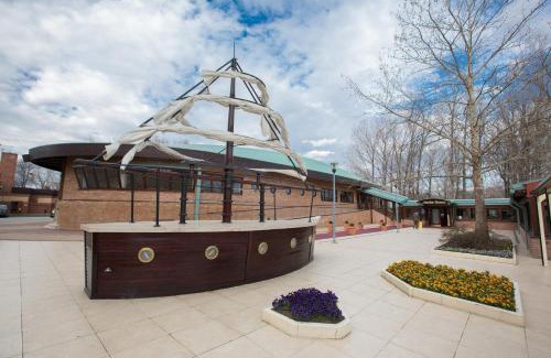 Sremska Kamenica Hotel | Tourist Resort Ribarsko Ostrvo