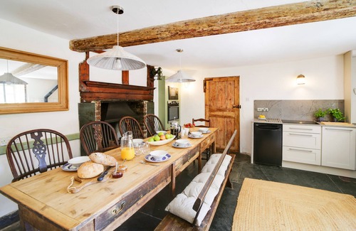 Bodmin House | Towerhill-a stunning 15th century property in Bodmin, newly renovated, sleeps 10