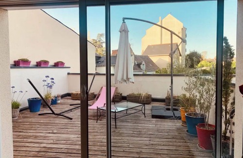 Saint-Serge House | Town house near town center + parks and gardens