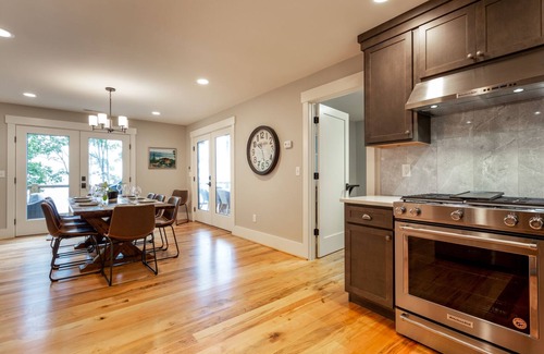 Asheville House | Town Mountain Views! 3 Miles to Downtown Asheville! King Bed!