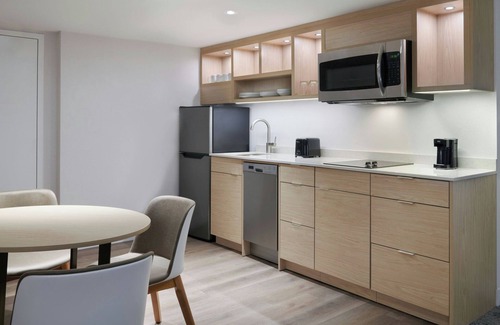 Niagara Falls Hotel | TownePlace Suites by Marriott Niagara Falls Canada