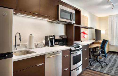 Grafton Hotel | TownePlace Suites by Marriott Milwaukee Grafton
