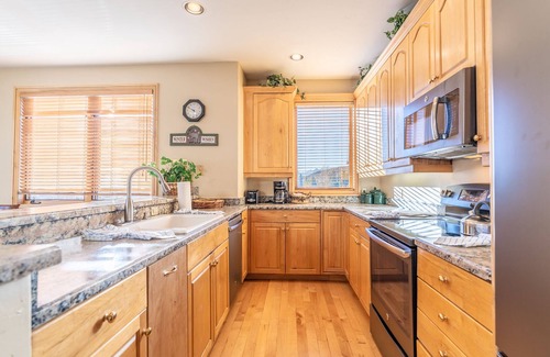 Mountain House House | Townhome w/Private Hot Tub & Balcony w/Mountain Views, Short Walk to Lifts!
