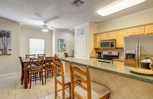 Corpus Christi House | Townhome with two balconies, central AC & on-site pool - walk to Gulf shoreline