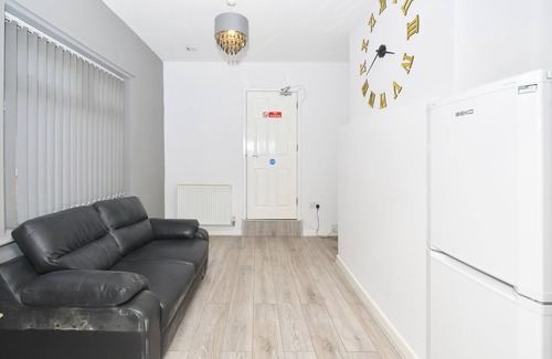 Crewe House | Townhouse @ 115 Walthall Street - Double Ensuite