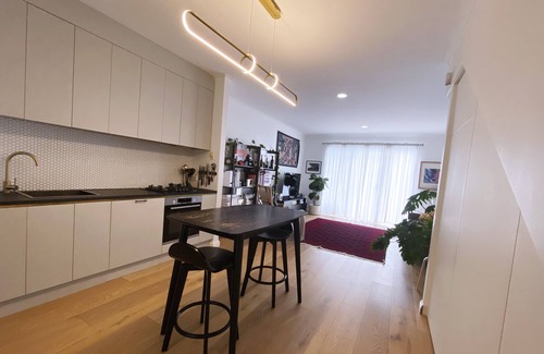 Kew House | Townhouse In An Exclusive Estate with Pool, Tennis Courts & Gym