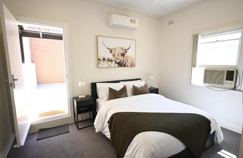 Glen Iris Apartment | Townhouse in Glen Iris