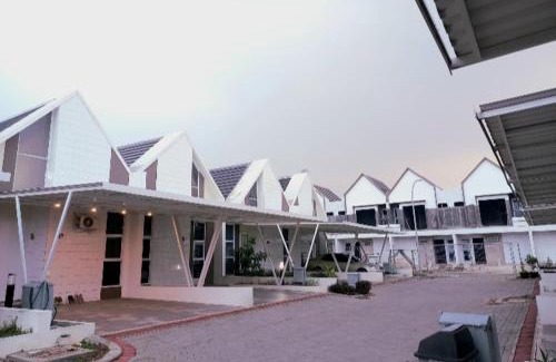 Sukaraja House | Townhouse MisNov good escape from Jakarta