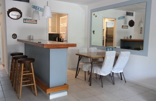 Greater Pinellas Point House | Townhouse-Style Condo in Quiet Complex with Palm Trees and Pool