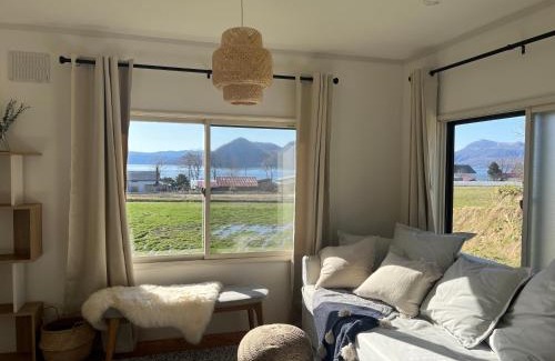 Toya House | Toya Lakeview cottage - 100m to the Lakeshore & BBQ Space