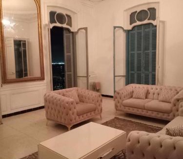 Algiers Apartment | Très grand apartement hausmanien cœur du centre ville vu mer immédiate