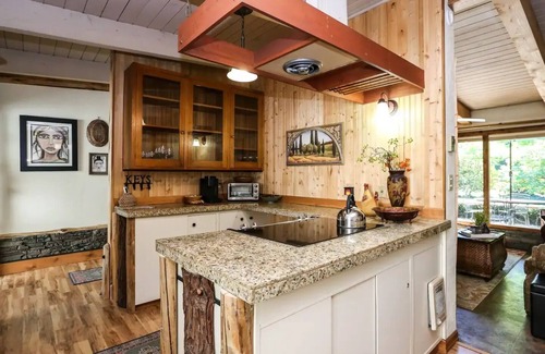 Springfield House | TrackTown 3BR 3 Miles to Hayward Field & Autzen Stadium