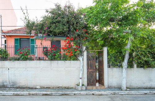 Karavomylos Villa | Traditional 2bedroom private house