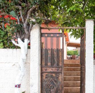 Karavomylos Villa | Traditional 2bedroom private house