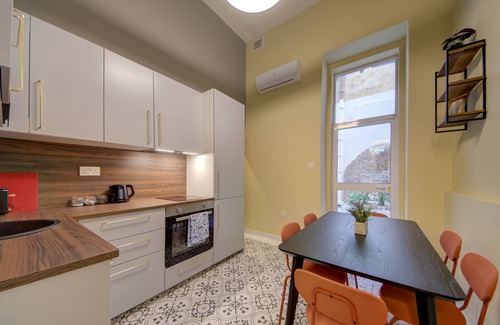 Cospicua House | Traditional Corner Townhouse for rent. Ideal for Groups or Families!