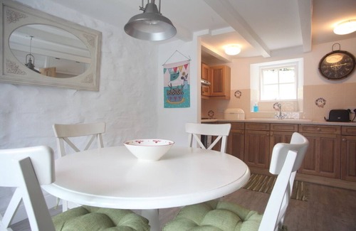 Pentewan Cottage | Traditional Cottage. 5 min walk to the beach, village setting.