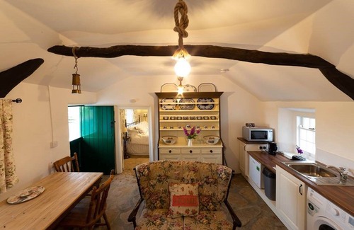 Limavady Cottage | Traditional Irish Thatched Cottage