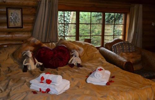 Hunton Bridge Ski Chalet | Traditional Log Cabin next to Harry Potter Studios