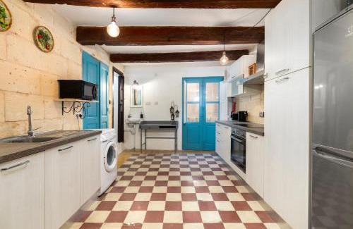 Senglea House | Traditional Maltese Townhouse - Close to Sea