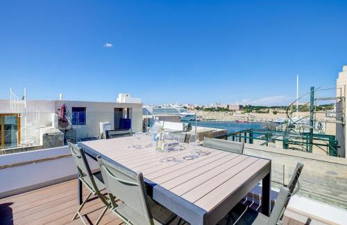 Senglea House | Traditional Maltese Townhouse wt Terrace and Pool