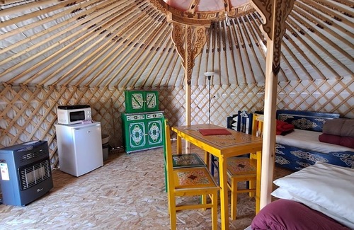 Berven Cabin | Traditional Mongolian yurt near Roscoff (sleeps up to 6)