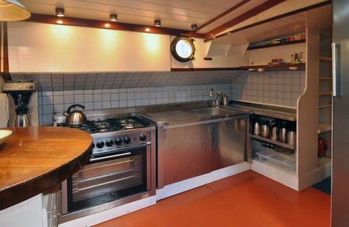 Oostelijke Eilanden en Kadijken Boat Rental | Traditional sailing ship city center Amsterdam
