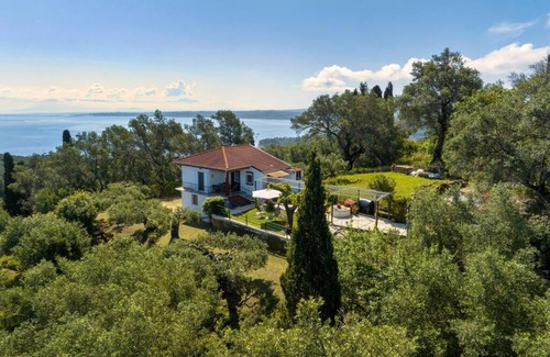Korakades House | Traditional Seaview Home Candili