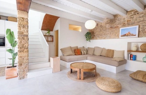 Peratallada House | Traditional stone house in Peratallada