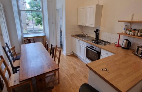 Bruntsfield Apartment | Traditional Victorian Edinburgh Flat Central Location, Bright and Airy
