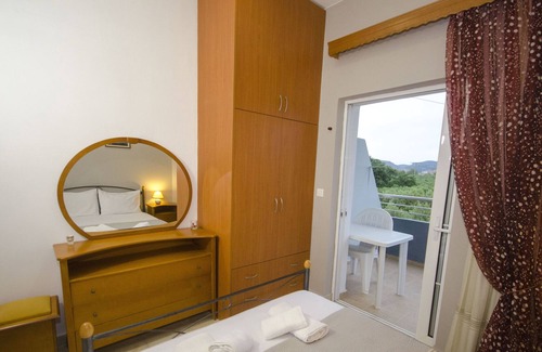 Korfalonas Apartment | Traditional Villa with Apartements in Olive Grove